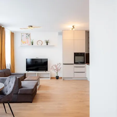Apartment Castle Hill Free Parking