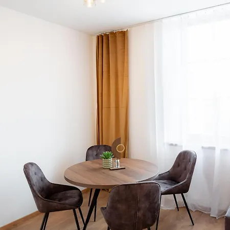 Castle Hill Free Parking * Pressburg