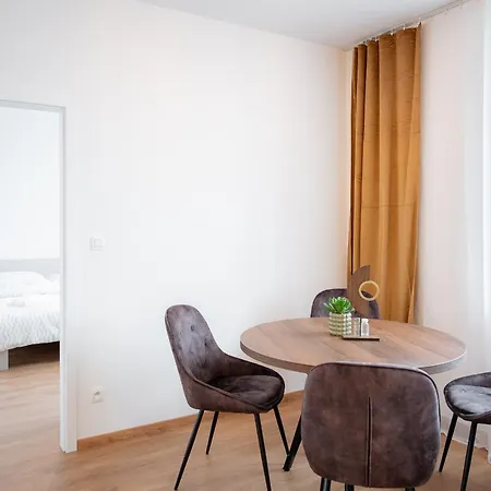 Castle Hill Free Parking * Pressburg